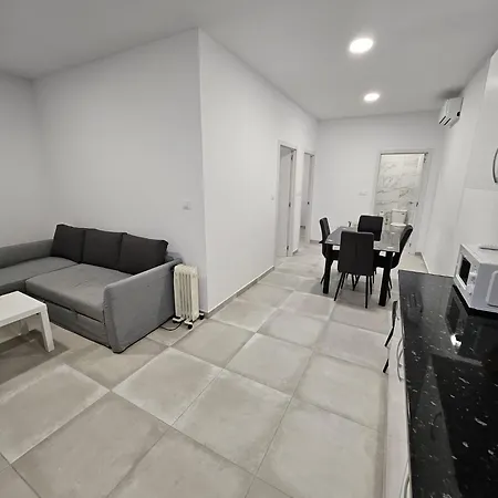 La Meridian Ii Apartment *